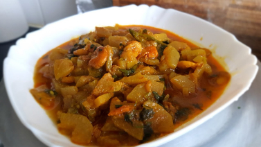 লাউ চিংড়ি কারি